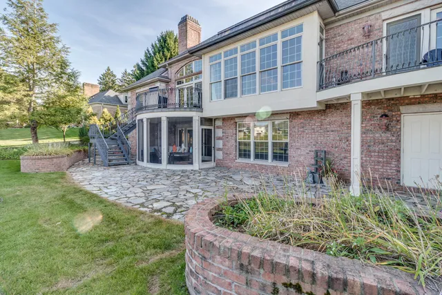 $675,000 | 1200 South Lakeside Drive, Battle Creek, MI 49015