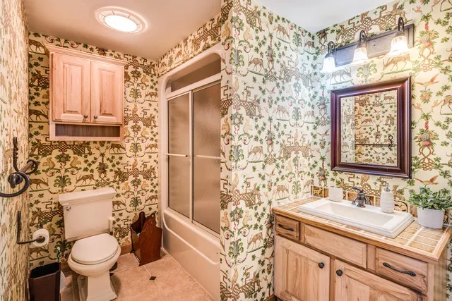 $675,000 | 1200 South Lakeside Drive, Battle Creek, MI 49015