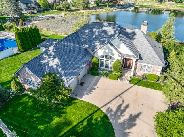 $675,000 | 1200 South Lakeside Drive, Battle Creek, MI 49015