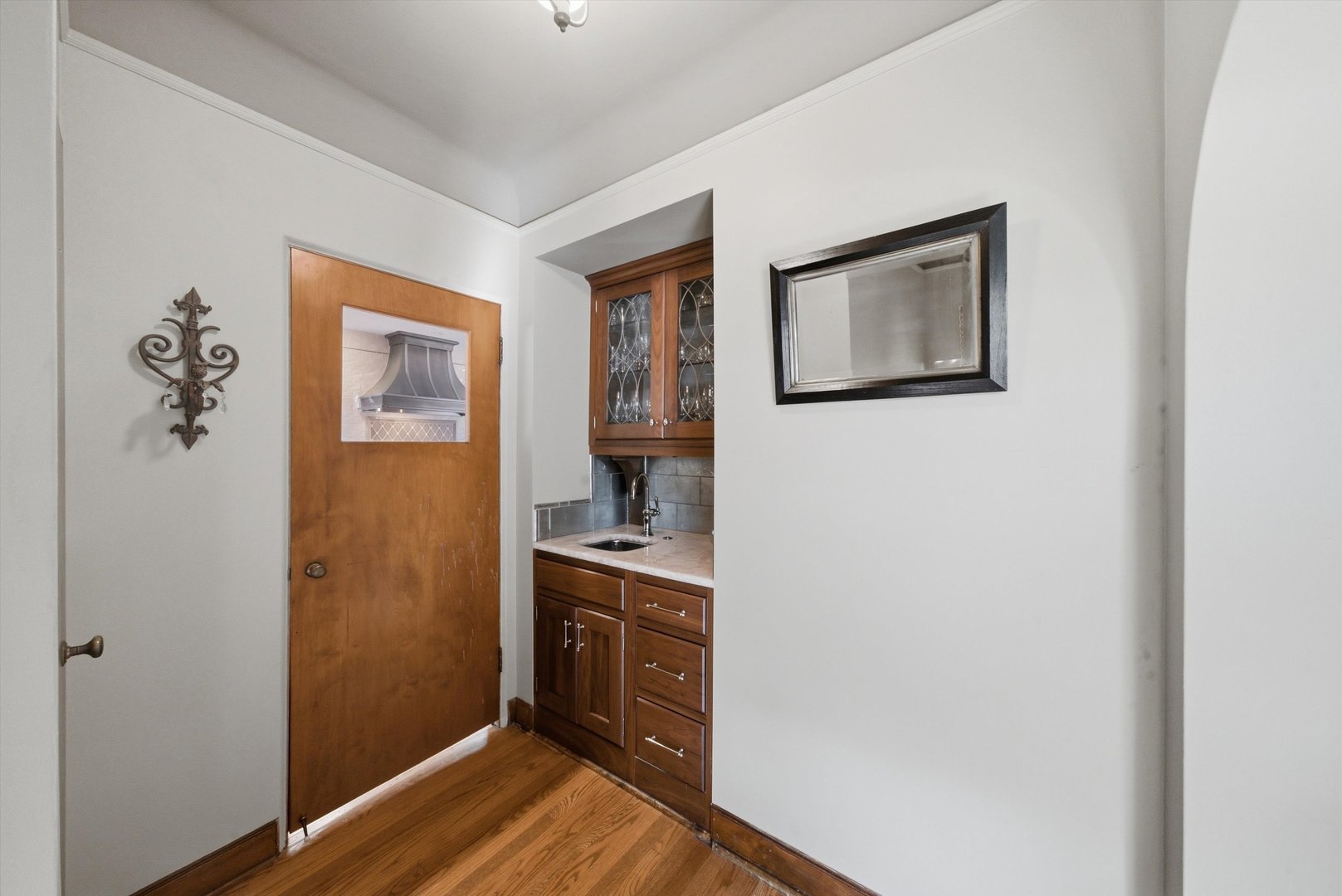 327 Selborne Road Riverside, IL 60546 - Photo 8 of 40 Gallery Image 8