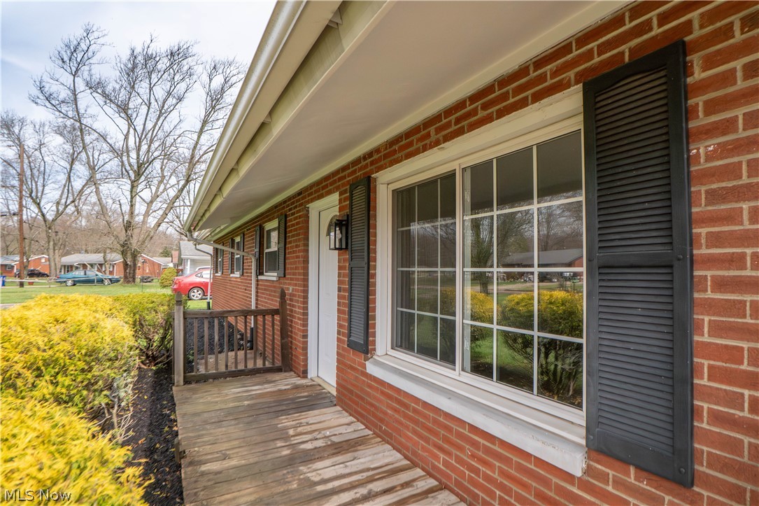 3666 Duffield Road Kent, OH 44240 - Photo 3 of 31 Frot Porch