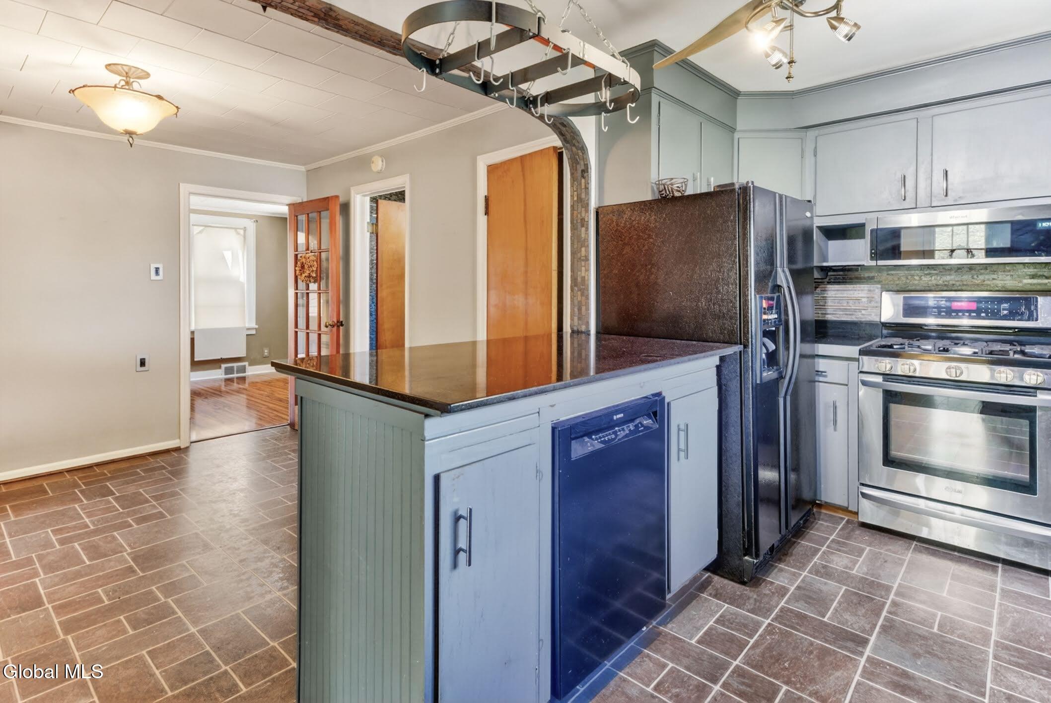 1817 Nott Street Schenectady, NY 12309 - Photo 6 of 37 17- 1817 Nott St
