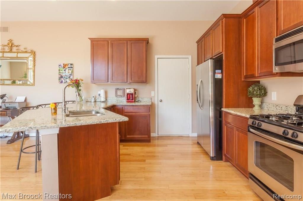 2223 Crystal Drive, Unit 24 Rochester Hills, MI 48309 - Photo 15 of 41