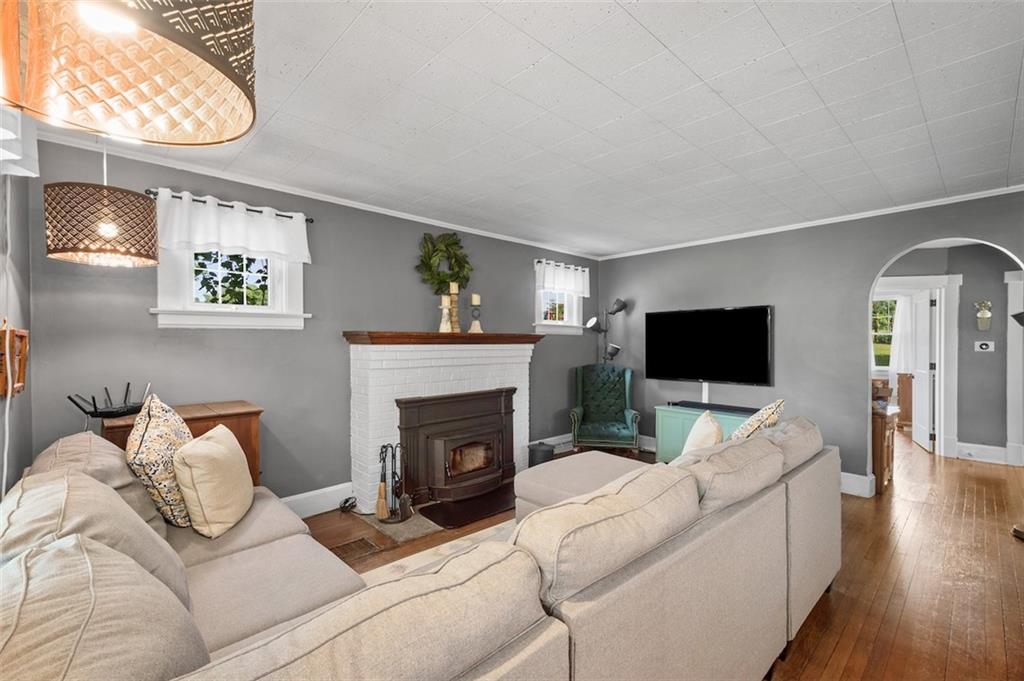 631 Valencia Road Mars, PA 16046 - Photo 4 of 39 Gallery Image 4