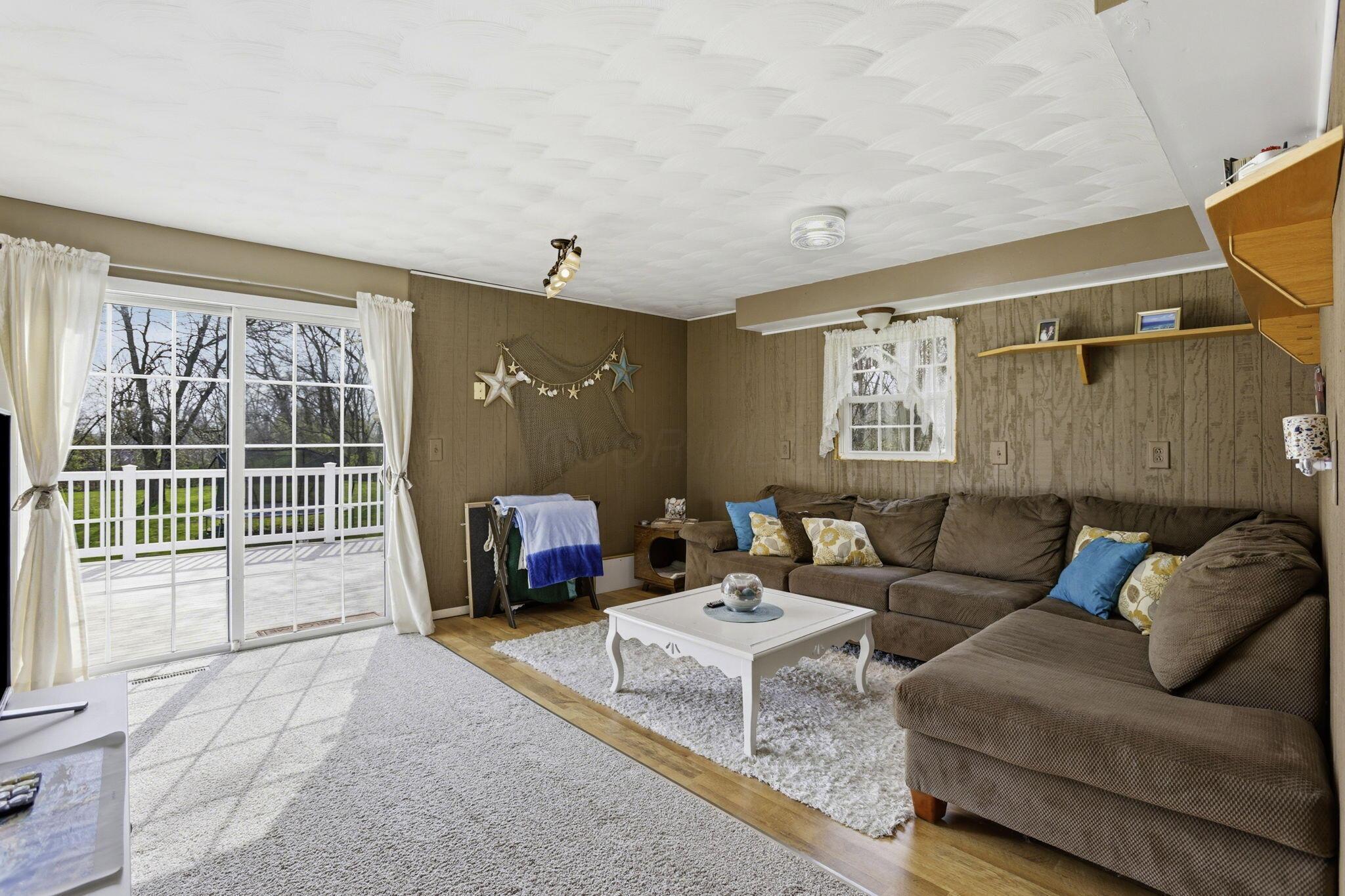 12830 New Delaware Road Mount Vernon, OH 43050 - Photo 31 of 47 2nd Level Living Room