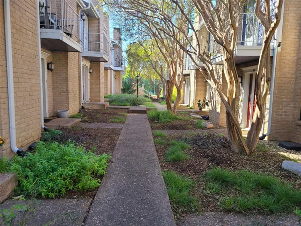 $1,700 | 824 Banister Lane, Austin, TX 78704