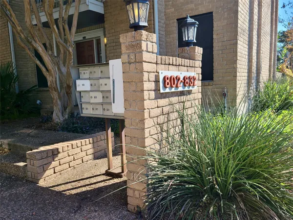 $1,700 | 824 Banister Lane, Austin, TX 78704