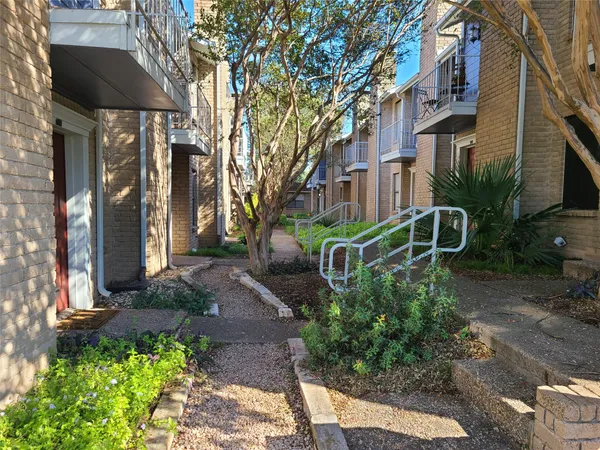 $1,700 | 824 Banister Lane, Austin, TX 78704