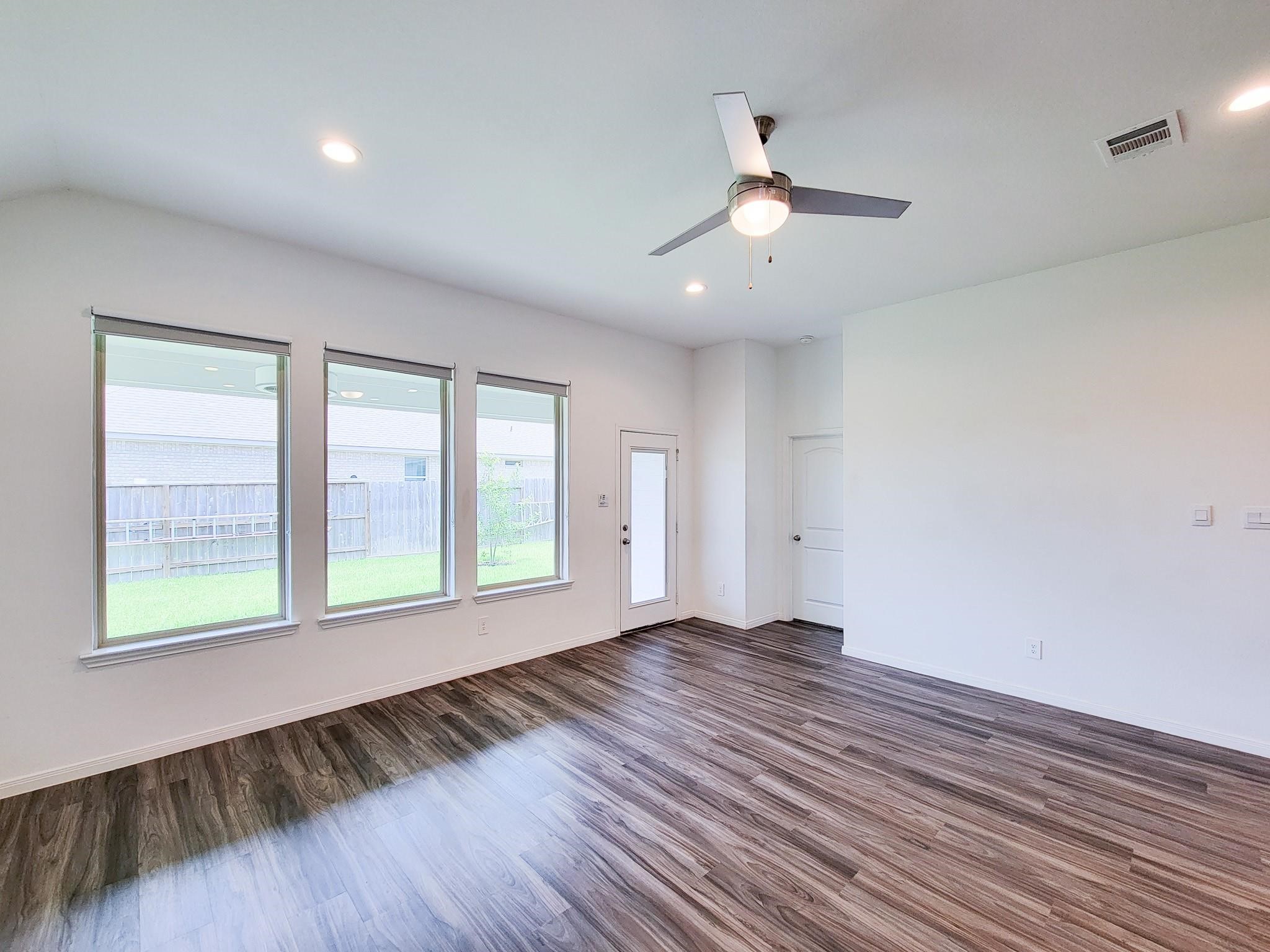 907 Youth Water Road Montgomery, TX 77316 - Photo 11 of 41
