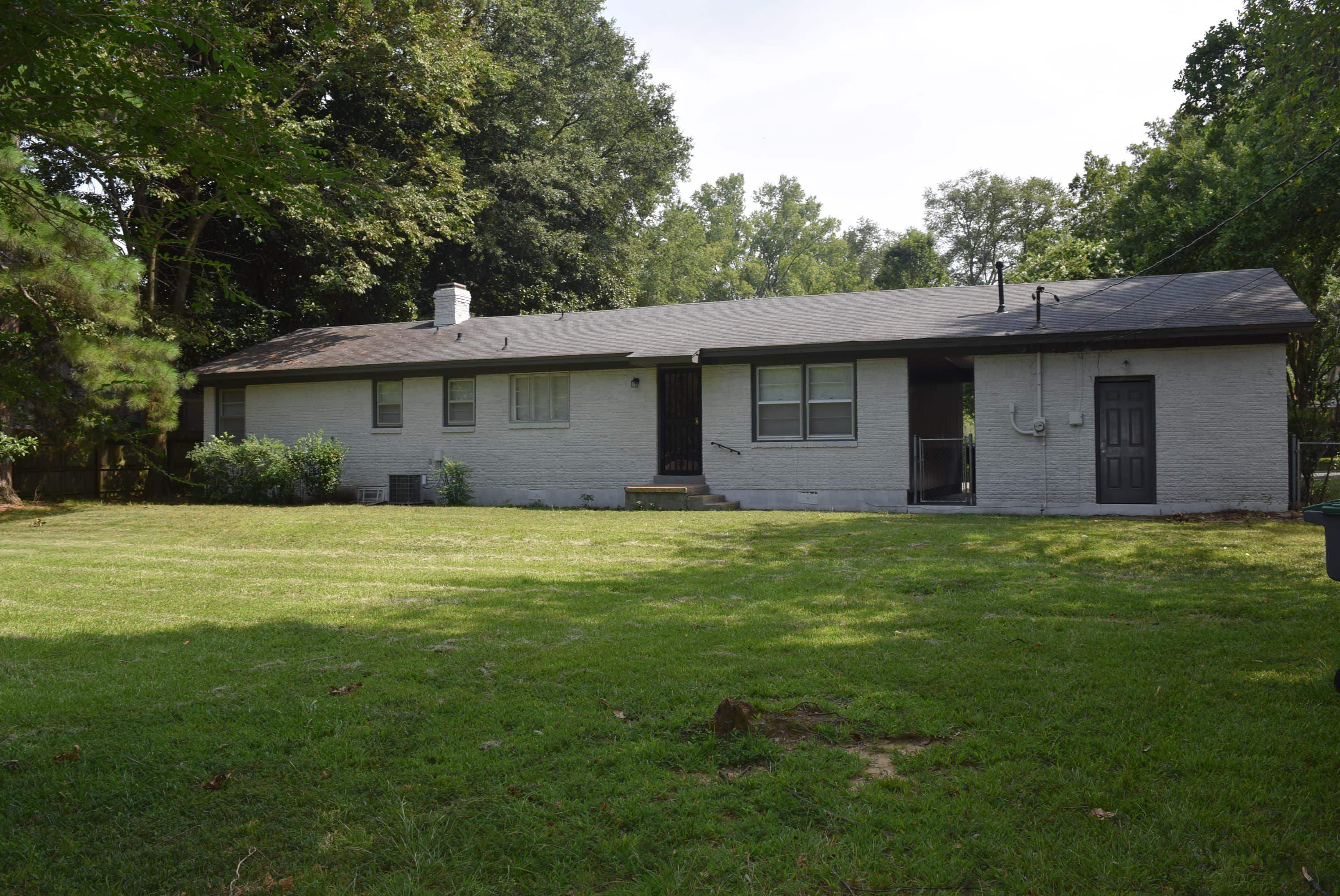 4144 Minden Road Memphis, TN 38117 - Photo 22 of 23 a front view of a house with a garden
