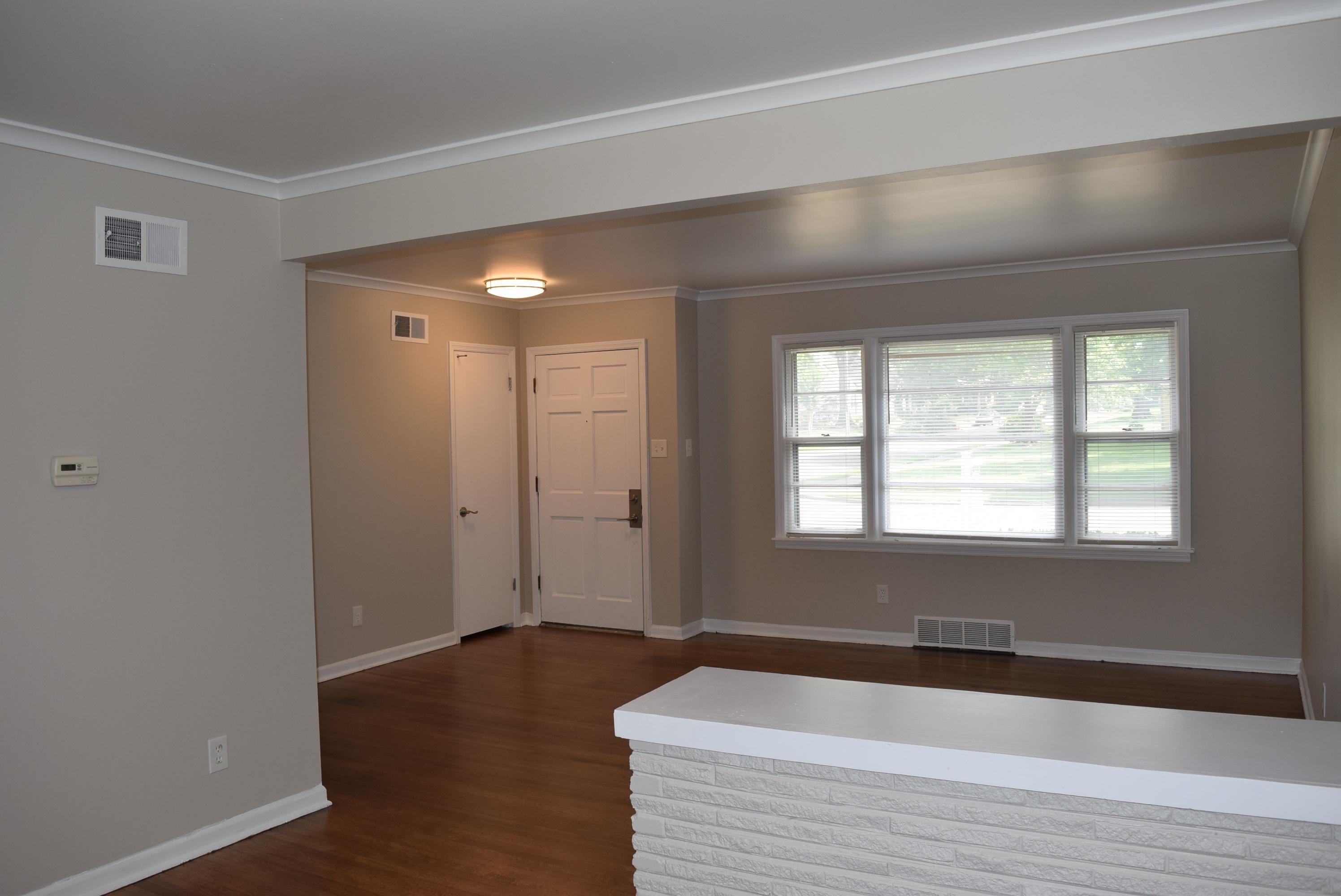 4144 Minden Road Memphis, TN 38117 - Photo 6 of 23 a bathroom with a bathtub and a window