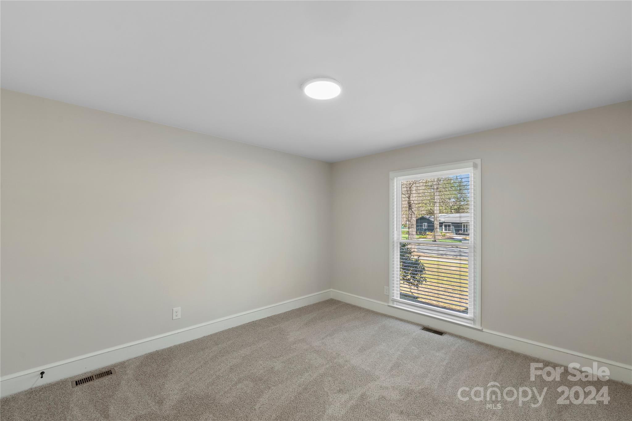 7802 Ridgeloch Place Charlotte, NC 28226 - Photo 6 of 31 an empty room with windows