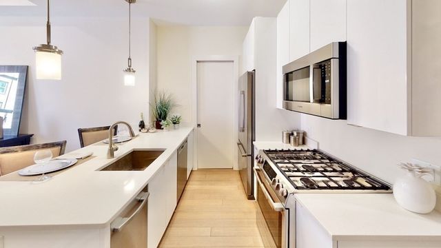 $1,025,000 | 121 Portland Street, Unit 307, Boston, MA 02114