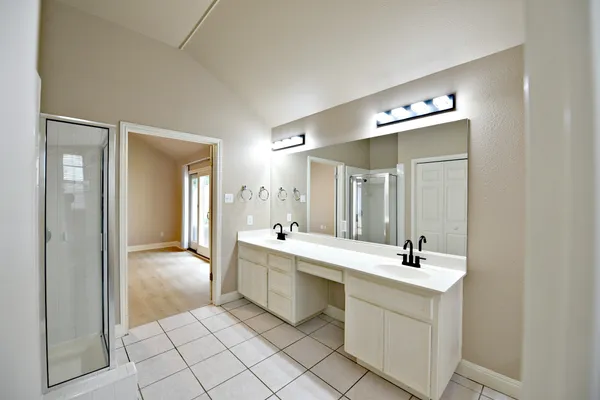 $2,295 | 3924 Newland Drive, Round Rock, TX 78681
