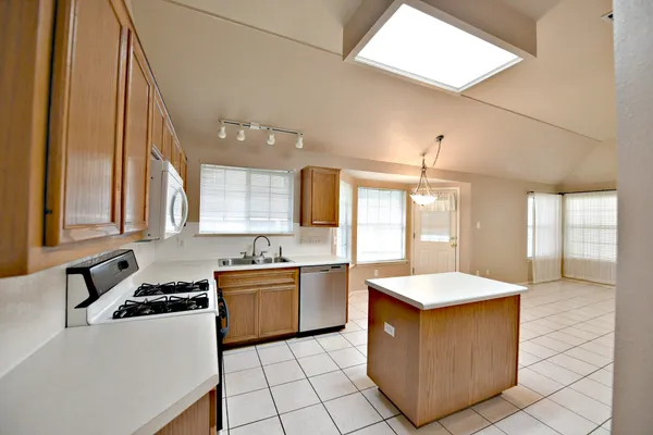 $2,295 | 3924 Newland Drive, Round Rock, TX 78681