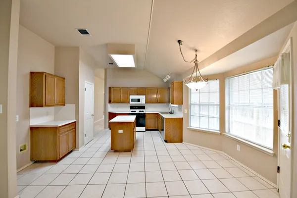 $2,295 | 3924 Newland Drive, Round Rock, TX 78681