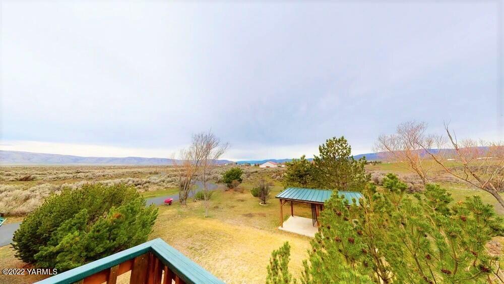 411 Red Tail Road Yakima, WA 98908 - Photo 40 of 64 a view of an ocean from a balcony