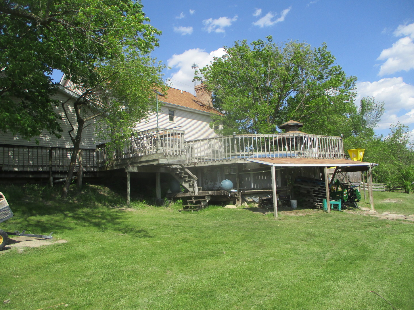 1864 North 2753rd Road Ottawa, IL 61350 - Photo 18 of 31 a front view of a house with garden