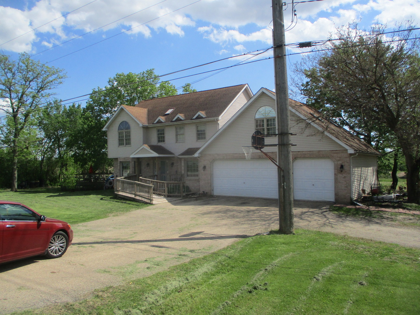 1864 North 2753rd Road Ottawa, IL 61350 - Photo 26 of 31 a front view of a house with a yard and garage