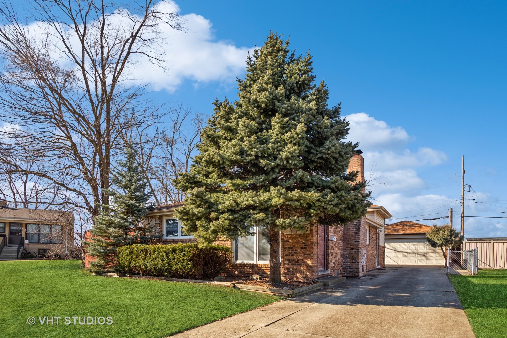 608 Craig Place Addison, IL 60101 - Photo 1 of 12 Gallery Image 1