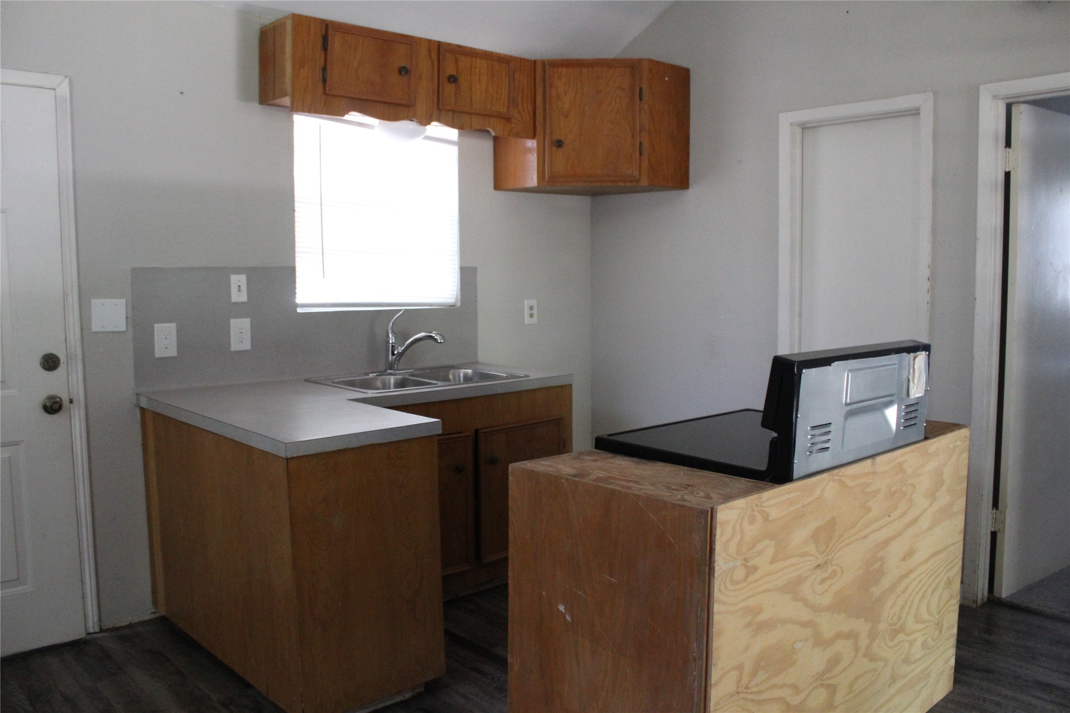 400 Carson Roberson Road Livingston, TX 77351 - Photo 10 of 19 a utility room with sink dryer and washer