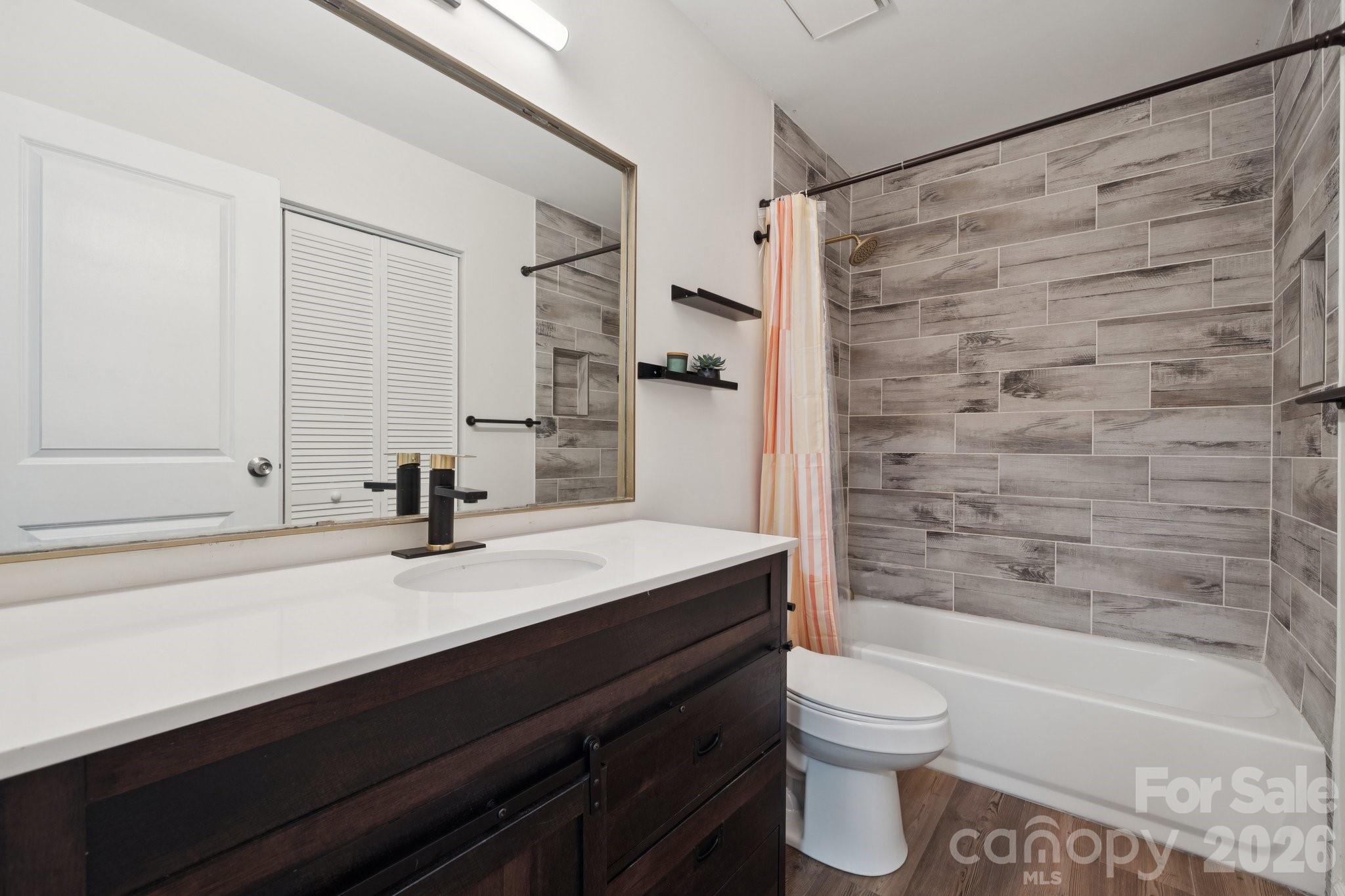 8838 Hunter Ridge Drive Charlotte, NC 28226 - Photo 19 of 27 a bathroom with a sink a toilet and a bathtub