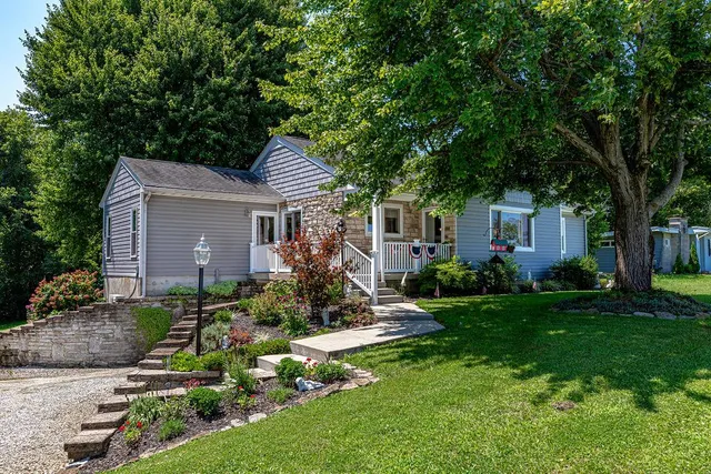 $289,900 | 10041 Highway 50, Aurora, IN 47001