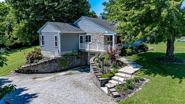 $289,900 | 10041 Highway 50, Aurora, IN 47001