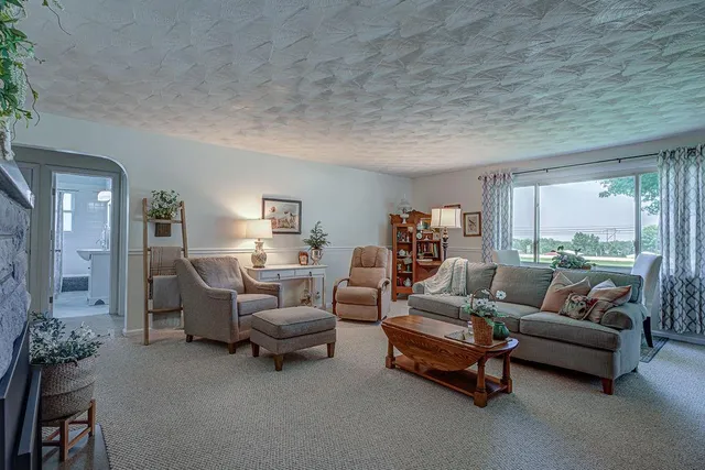 $289,900 | 10041 Highway 50, Aurora, IN 47001