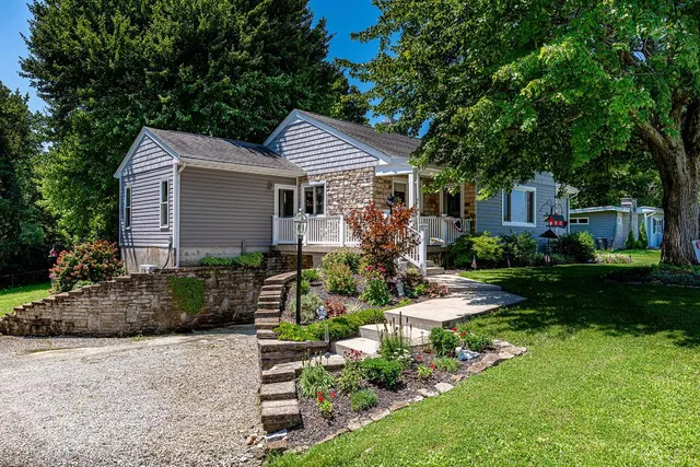 $289,900 | 10041 Highway 50, Aurora, IN 47001