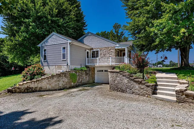 $289,900 | 10041 Highway 50, Aurora, IN 47001