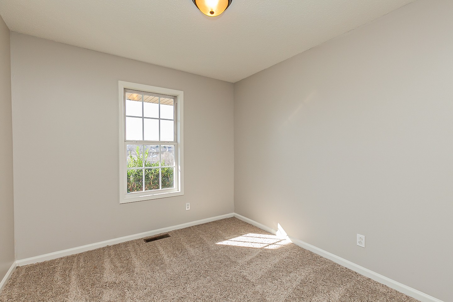 963 Granny White Road Clarksville, TN 37040 - Photo 12 of 17 Gallery Image 12