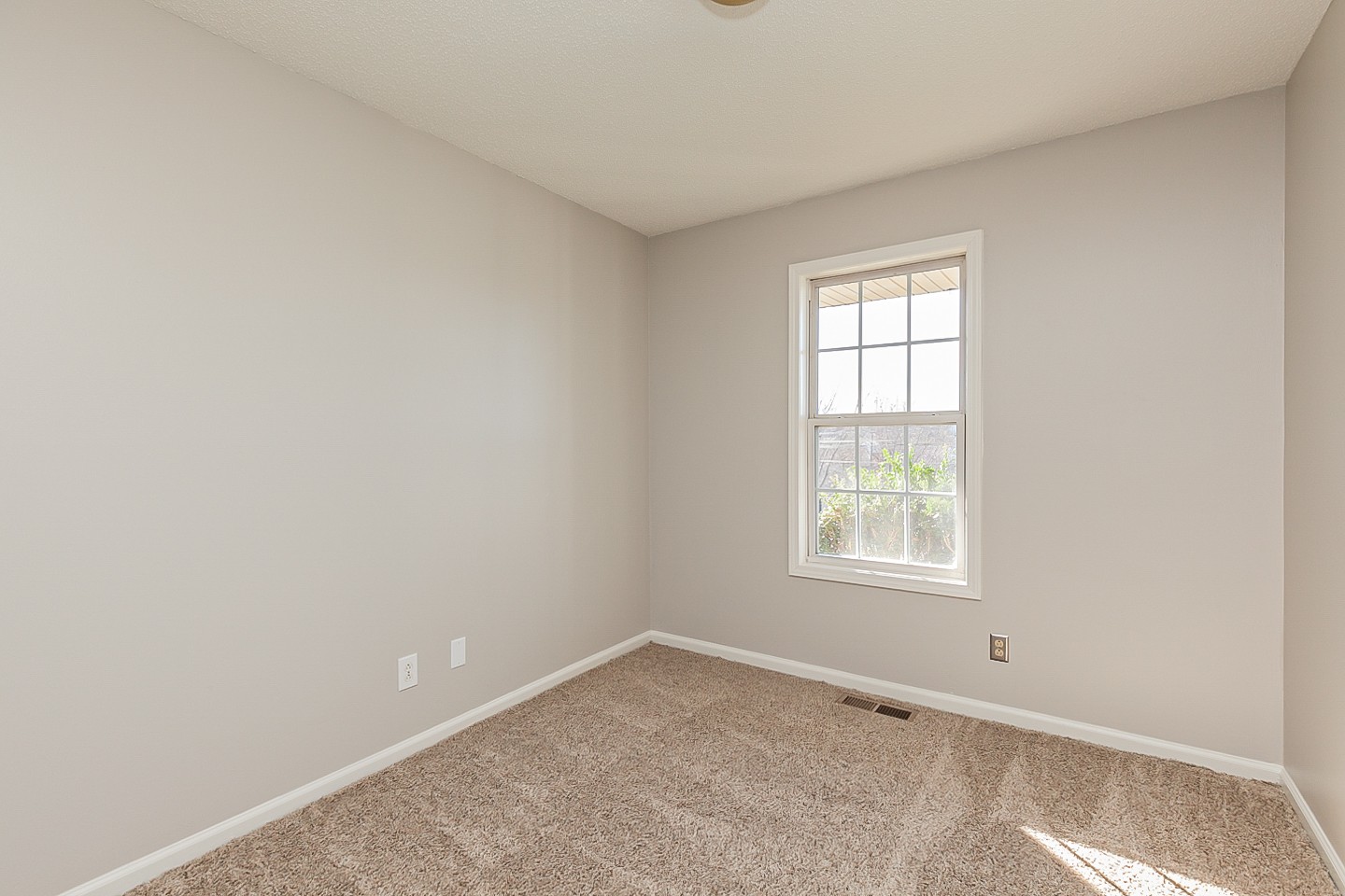 963 Granny White Road Clarksville, TN 37040 - Photo 14 of 17 Gallery Image 14