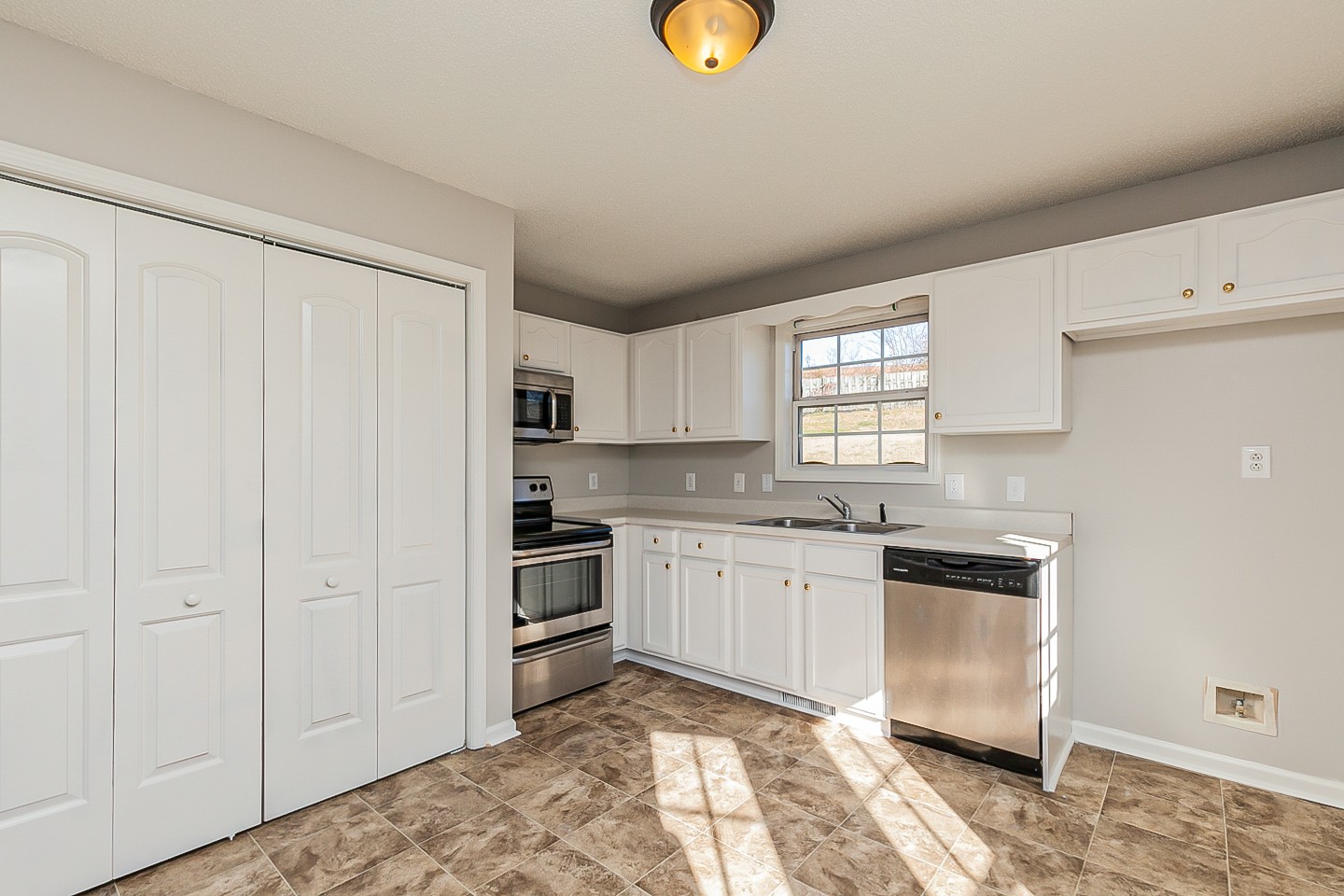 963 Granny White Road Clarksville, TN 37040 - Photo 4 of 17 Gallery Image 4