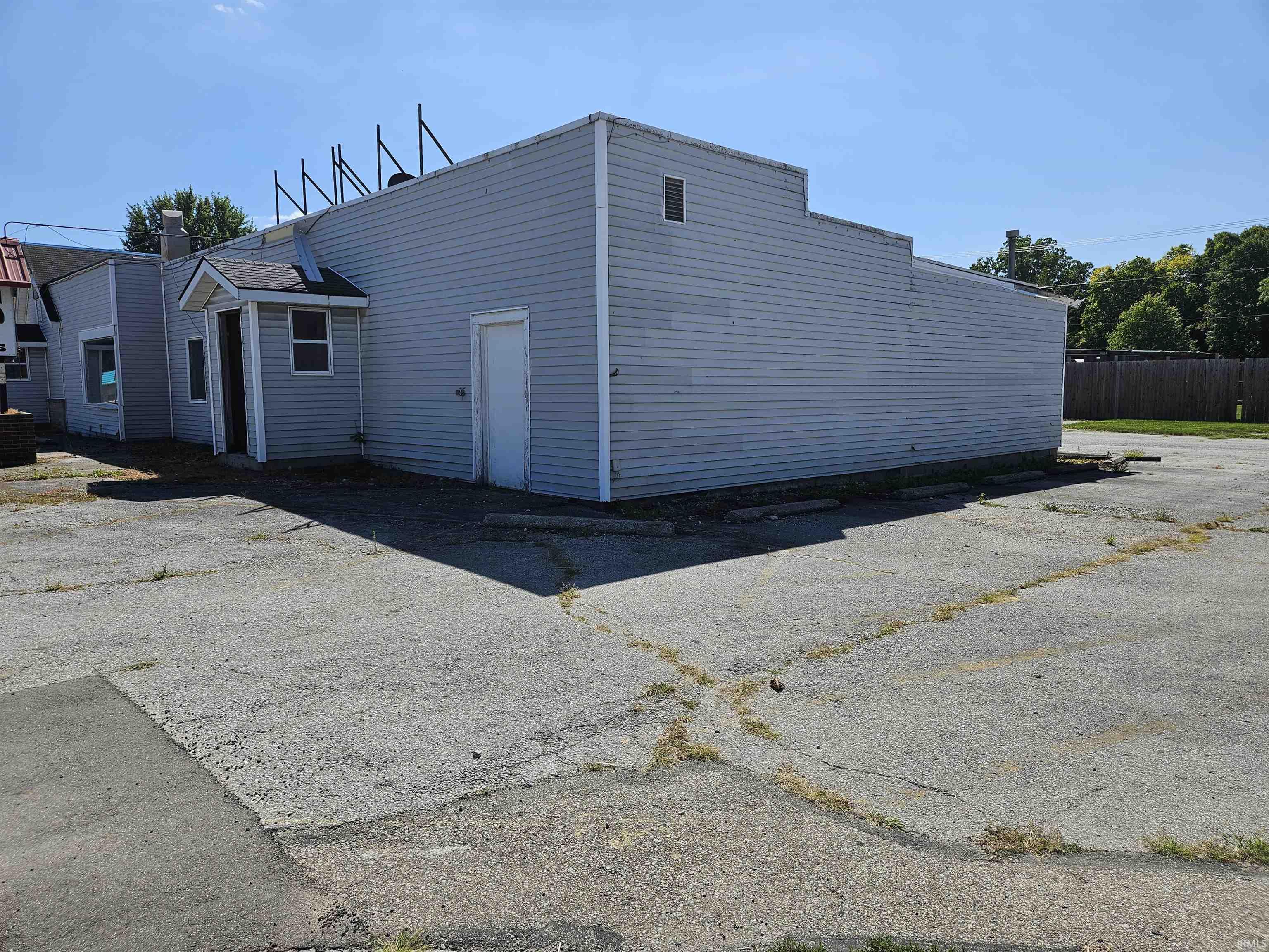 502 Kelly Street Rome City, IN 46784 - Photo 2 of 9