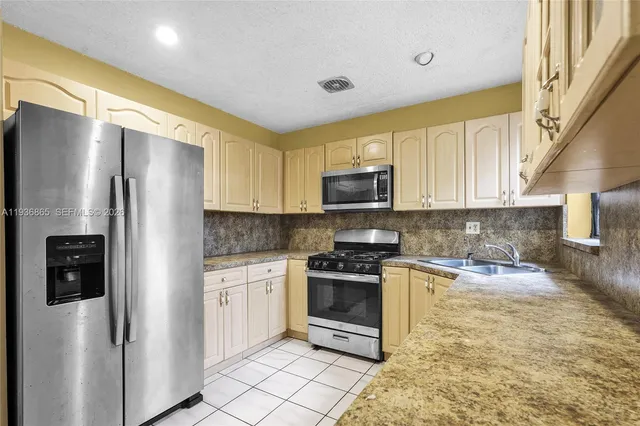 $599,000 | 17950 Northwest 6th Court, Miami Gardens, FL 33169