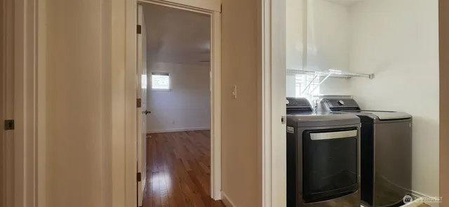 a view of walk in closet