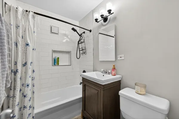 $2,500 | 33356 North Sears Boulevard, Grayslake, IL 60030