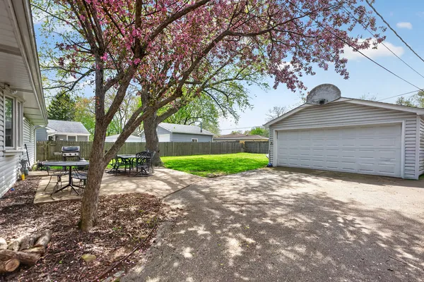 $2,500 | 33356 North Sears Boulevard, Grayslake, IL 60030