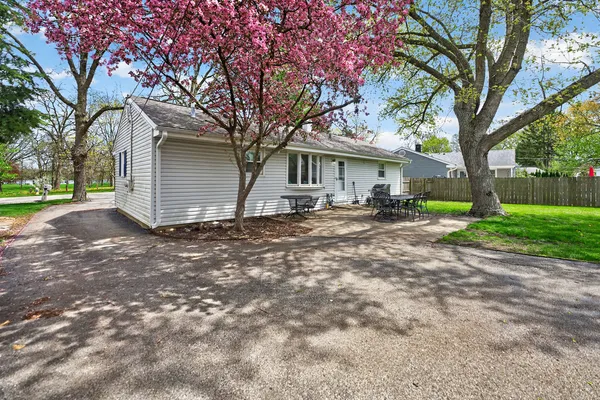 $2,500 | 33356 North Sears Boulevard, Grayslake, IL 60030