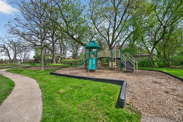 $2,500 | 33356 North Sears Boulevard, Grayslake, IL 60030