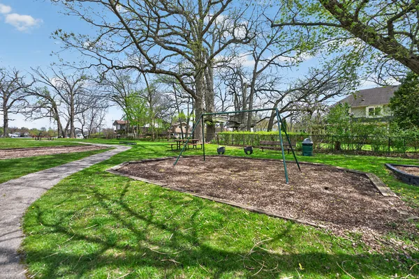 $2,500 | 33356 North Sears Boulevard, Grayslake, IL 60030