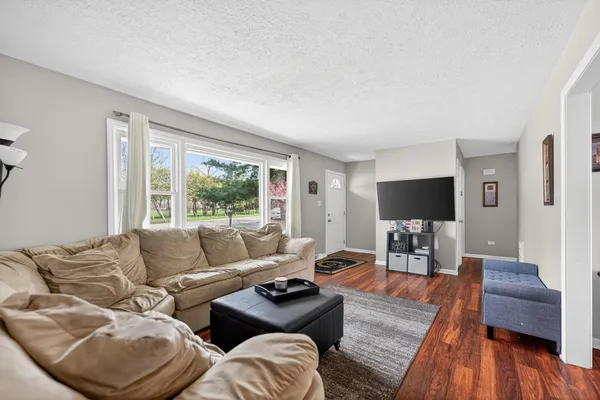 $2,500 | 33356 North Sears Boulevard, Grayslake, IL 60030