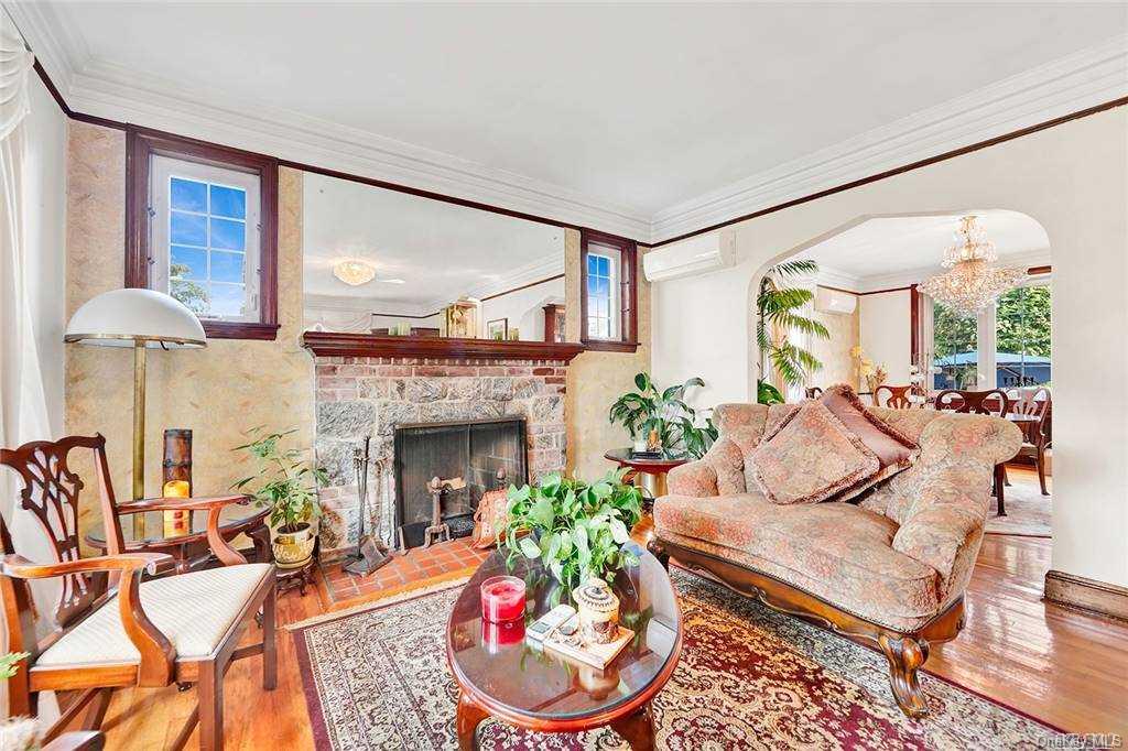 47-27 161 Street Queens, NY 11358 - Photo 5 of 16