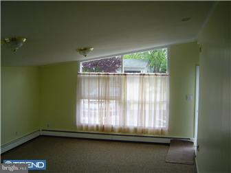 39 Vista Road Levittown, PA 19057 - Photo 2 of 12 Living Room