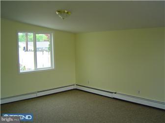 39 Vista Road Levittown, PA 19057 - Photo 3 of 12 Living Room