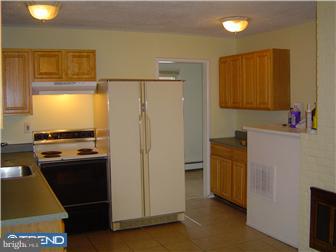 39 Vista Road Levittown, PA 19057 - Photo 6 of 12 Kitchen