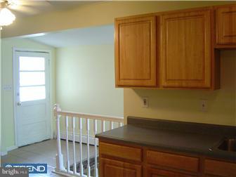 39 Vista Road Levittown, PA 19057 - Photo 7 of 12 Kitchen