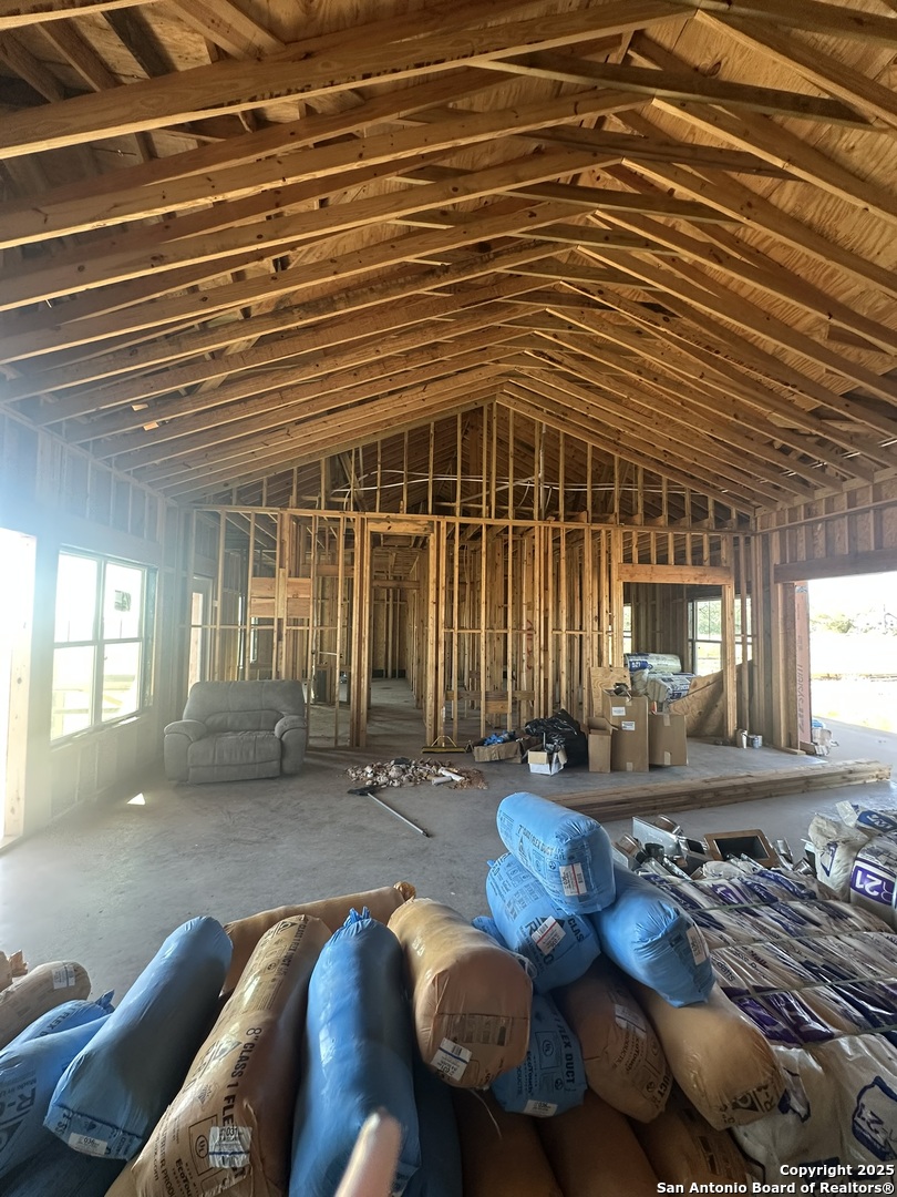 241 County Road 154 Pleasanton, TX 78064 - Photo 15 of 20 a living room with furniture