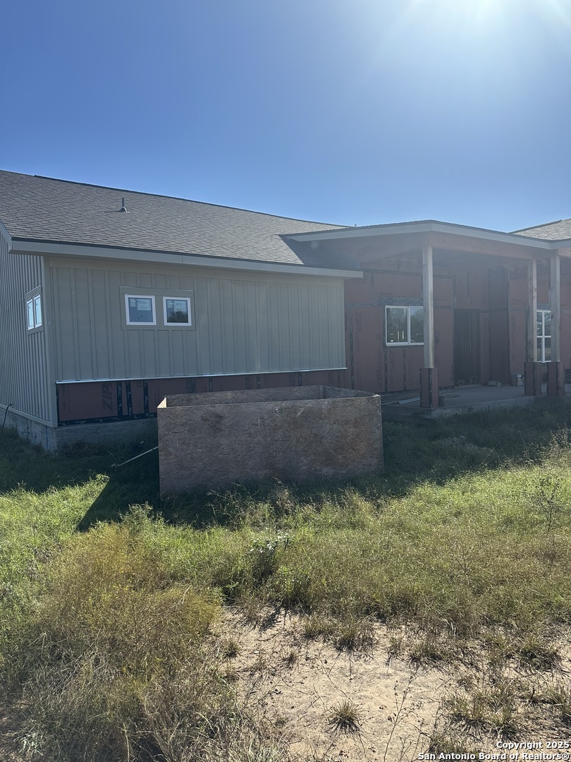 241 County Road 154 Pleasanton, TX 78064 - Photo 5 of 20 a view of a backyard